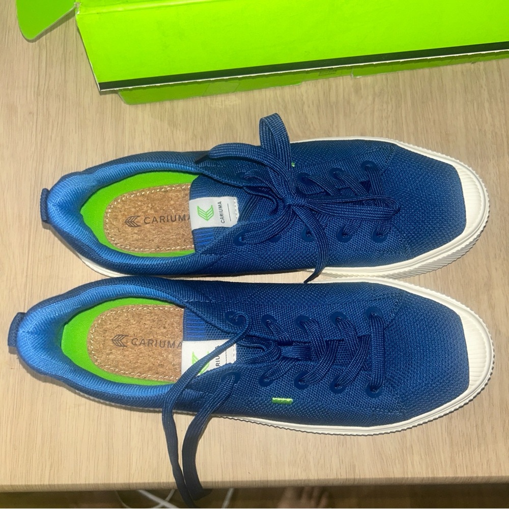 Cariuma Athletic Shoes in Blue and Green